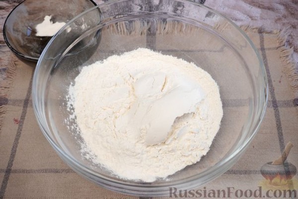 Плюшки с ветчиной и сыром, из рубленого теста