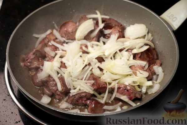 Куриная печень с грибами и тыквой