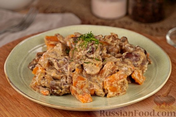 Куриная печень с грибами и тыквой