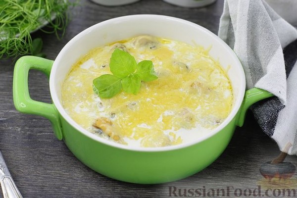 Мидии, запечённые с сыром и сливками