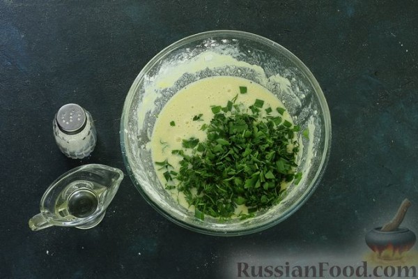 Суп с брокколи, зелёным горошком и яичными блинчиками