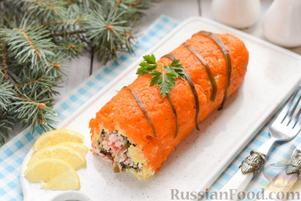 Салат-рулет с морской капустой и крабовыми палочками