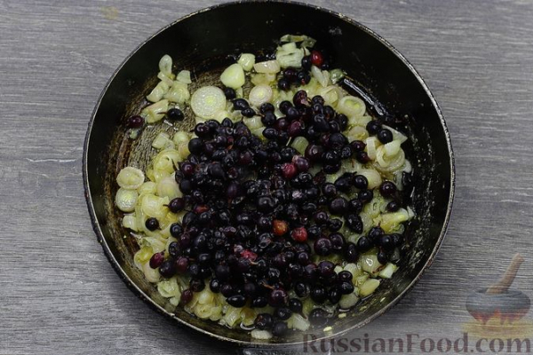 Паштет из говяжьего сердца, со смородиной и базиликом